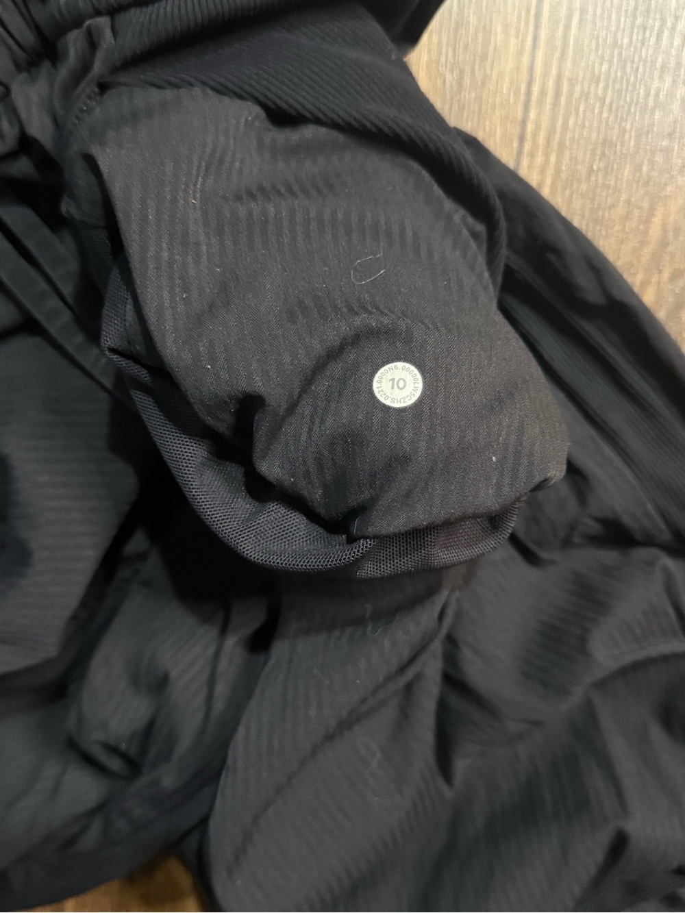 Lululemon Black Ruched Jogger Pants Women’s Size 10 Lightweight Athleisure - Picture 4 of 7